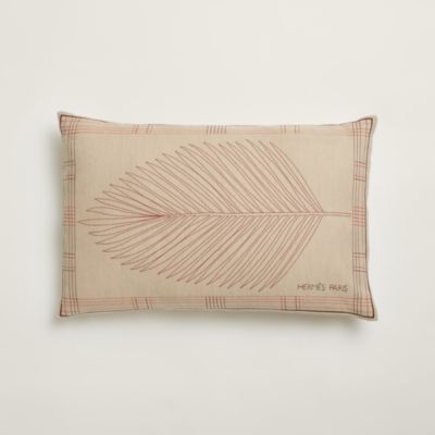 103716M 02_front_wm_1?size=